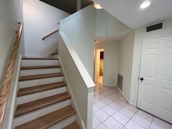 Building Photo - 10 Mallard Ln