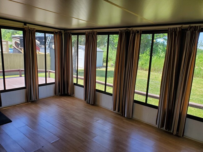 Foto del edificio - 543 Willow Ln