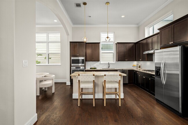 Foto del edificio - 5646 Larkin St