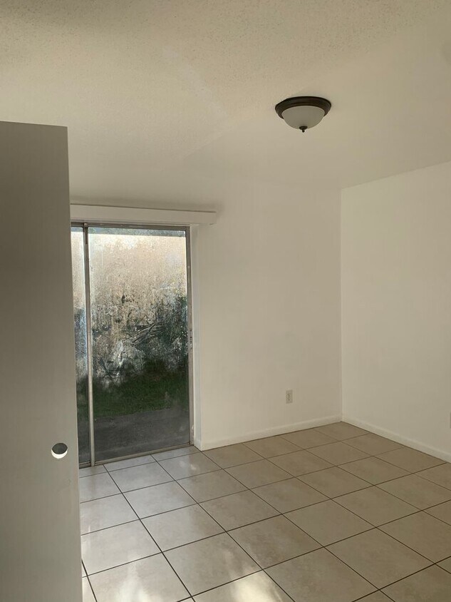 Primary Photo - Vero Beach 2 Bedroom 1 Bath