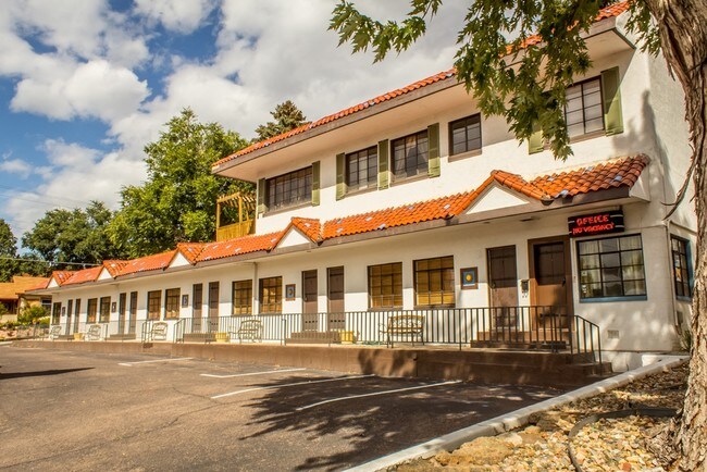 Foto del edificio - 3320 W Colorado Ave