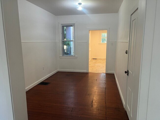 Foto del edificio - Charming 2 Bedroom Townhome with BONUS ROOM - in Prime Lancaster City Location!