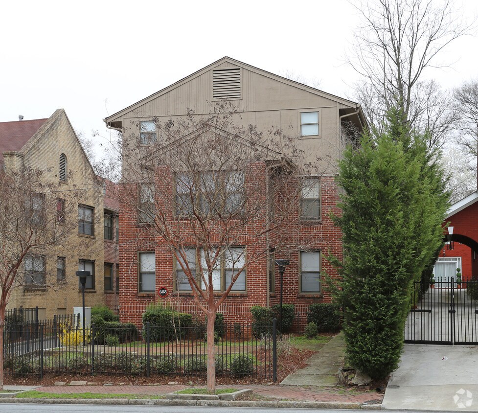 Building Photo - 653 NE Boulevard