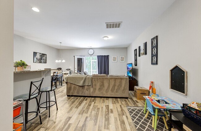 Building Photo - 162 Buchanan Cir