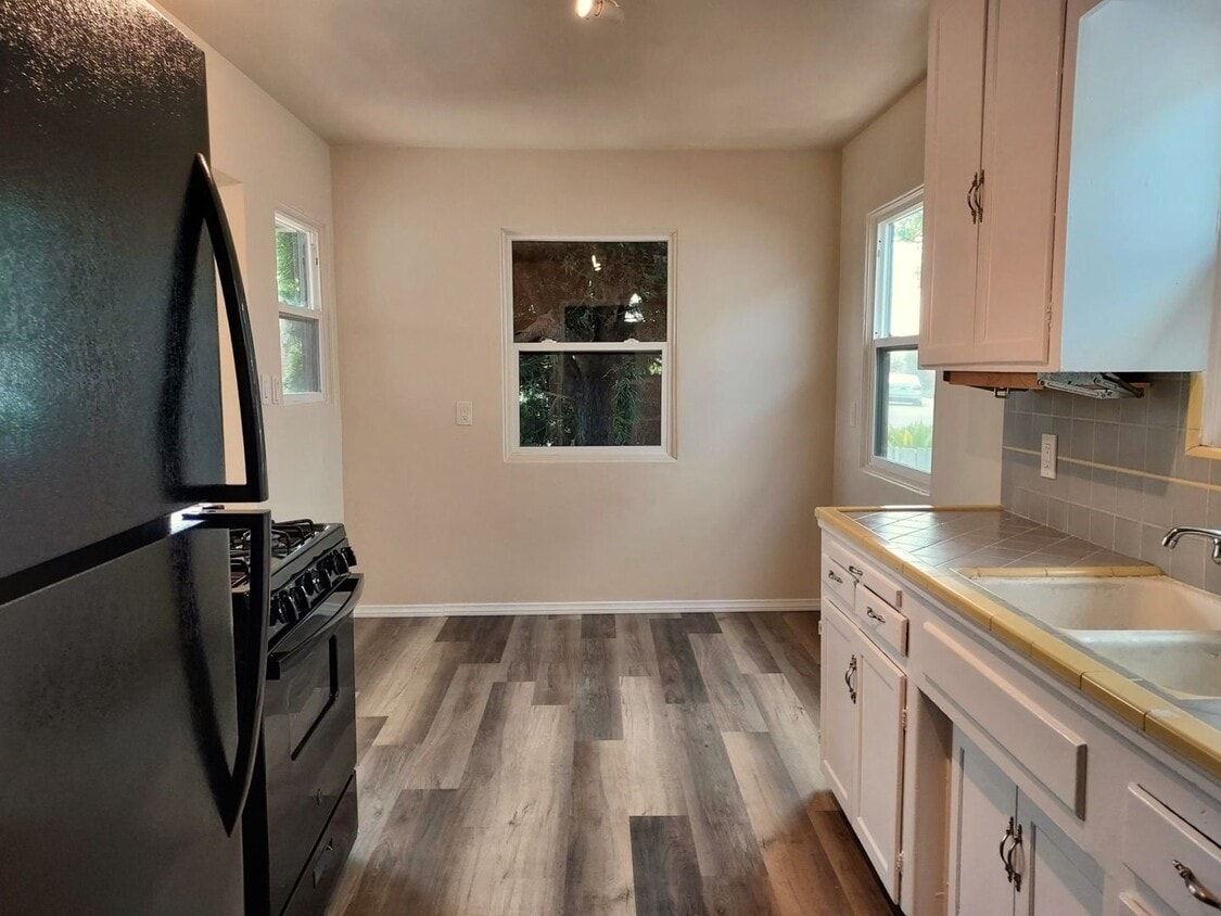 Primary Photo - South Park Area 2 Bedroom Cottage w/Garage