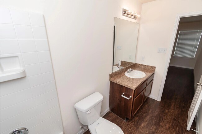 Foto del edificio - 14470 Platzer Dr