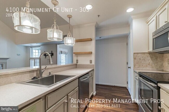 Building Photo - Qualify for a zero deposit? Minutes to RT66