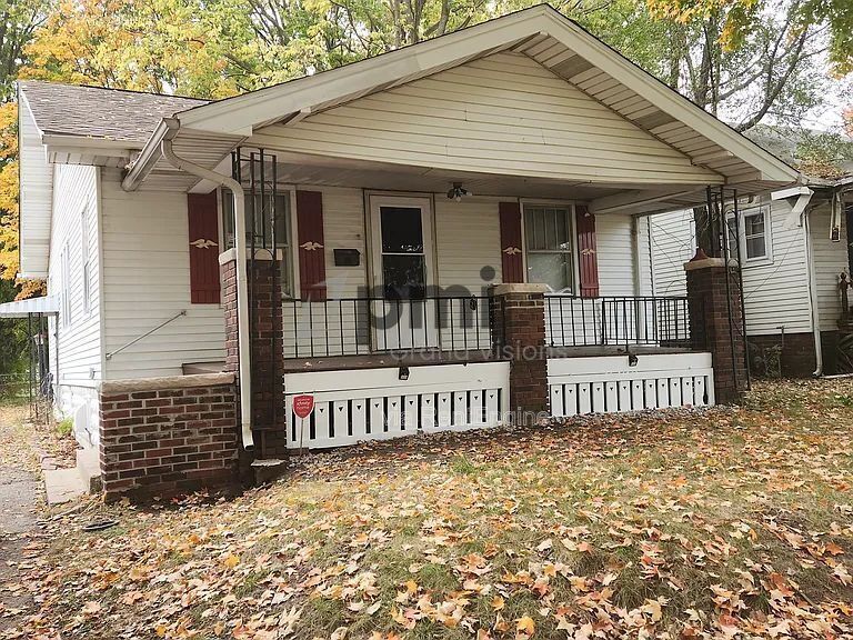 Primary Photo - 2055 E Prairie Ave