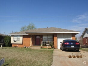 Building Photo - 2113 Henderson Dr