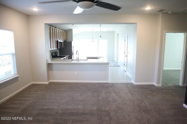 Building Photo - 104 Sanderson Dr