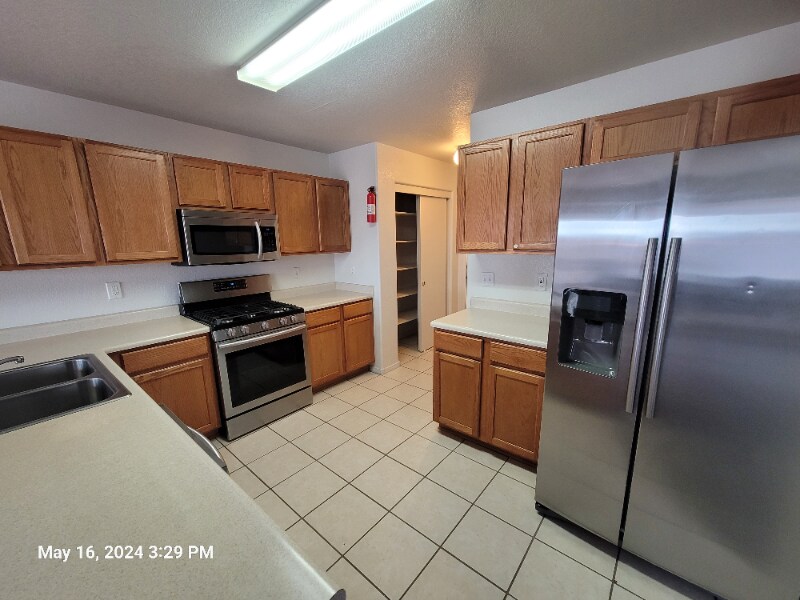 Building Photo - 7824 Latir Mesa Rd NW