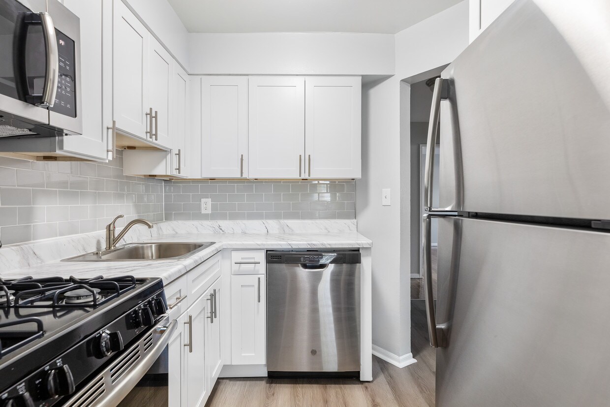 Mid Island Apartments Bay Shore, NY