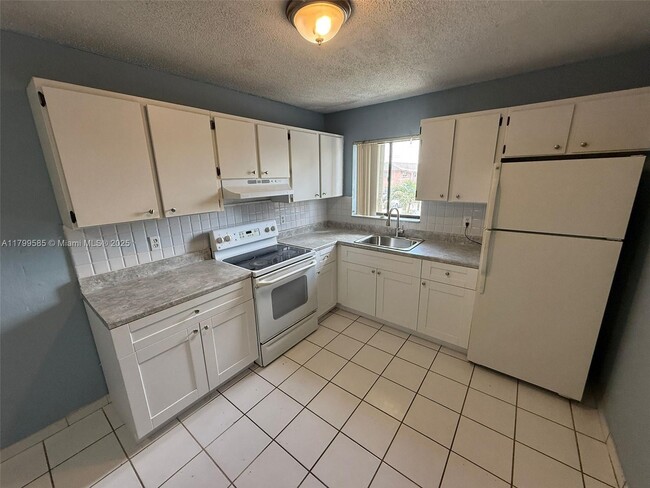 Foto del edificio - 6278 W 22nd Ct