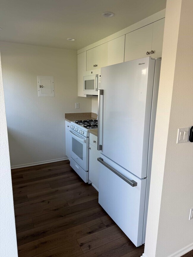 Foto del edificio - 7861 Clay Avenue