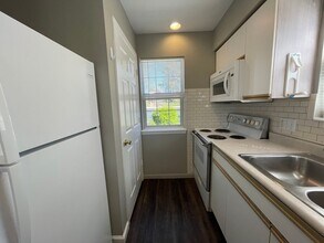 Building Photo - 545 Valleyview