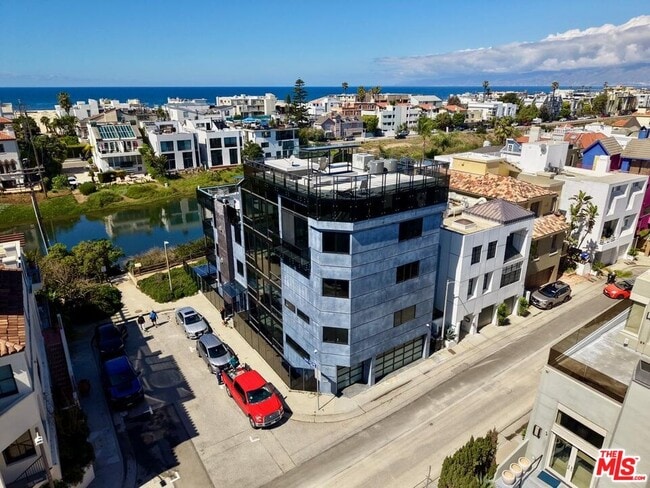 Building Photo - 5115 Vía Donte