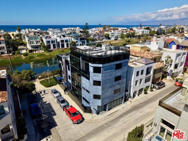 Foto del edificio - 5115 Vía Donte