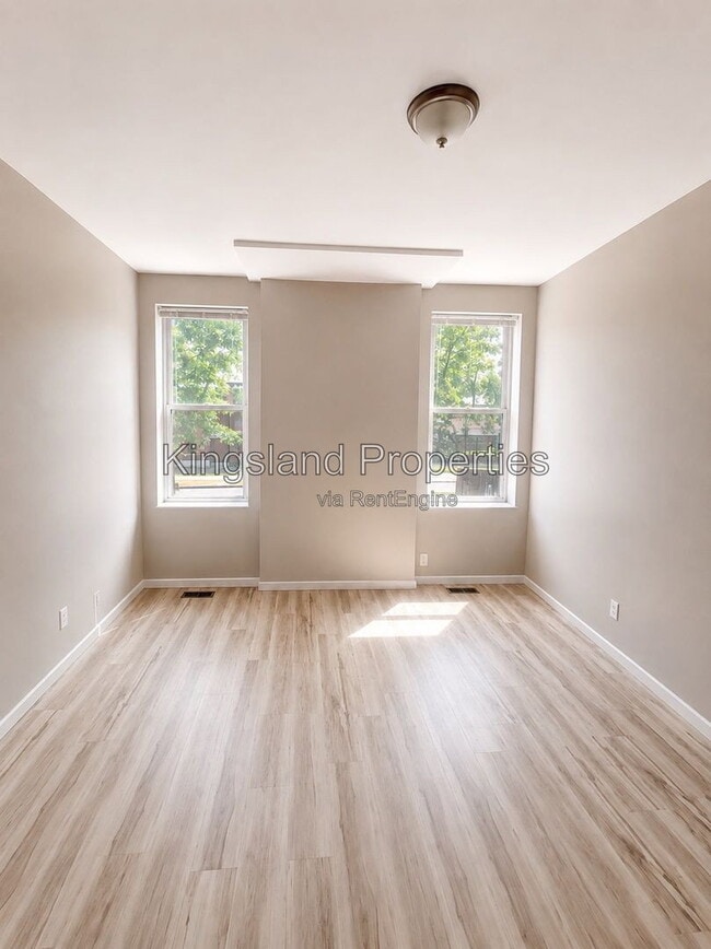 Building Photo - 3304 Utah St