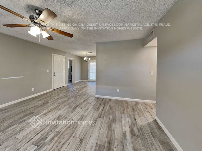 Building Photo - 1026 W Danbury Dr