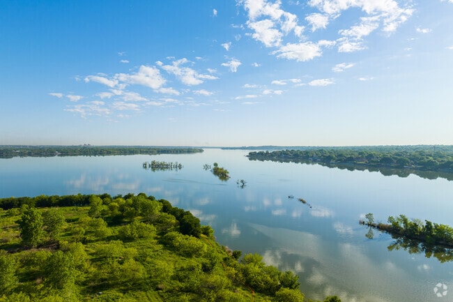 Spanning over 1,900 acres, Lake Arlington provides an escape from the city for Sun Valley folk.