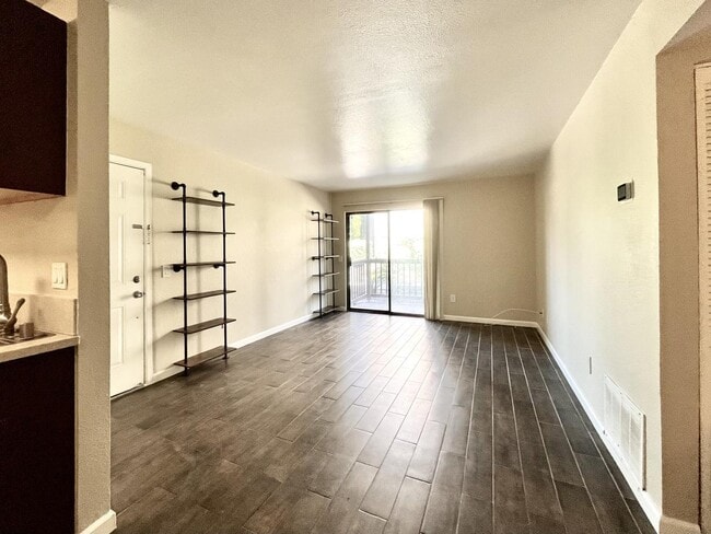 Building Photo - 1265 Kendall Dr