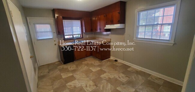 Foto del edificio - 1609 W Northwest Blvd