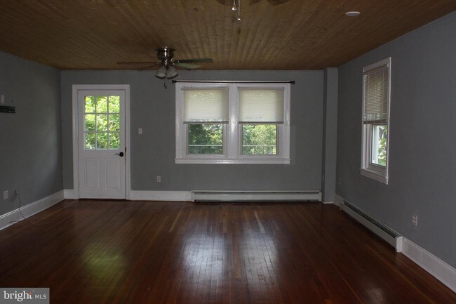Building Photo - 553 Northbrook Rd