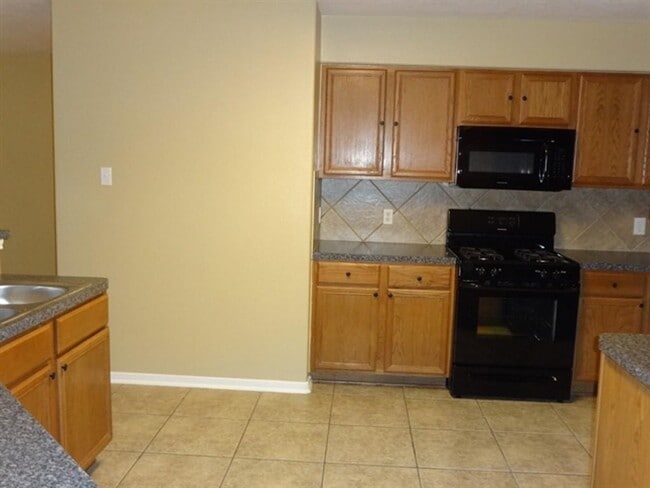 Building Photo - 8030 Safflower Dr