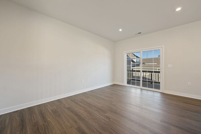 Foto del edificio - NEW CONSTRUCTION 3 Bedroom Townhouse w/2 F...