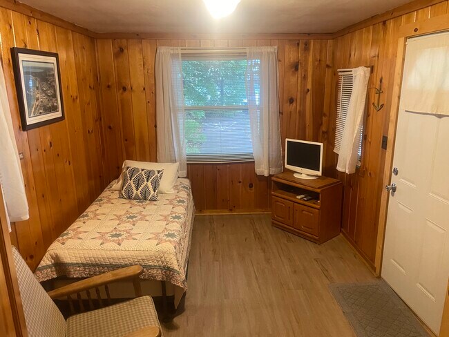 Foto del edificio - 853 E Front St