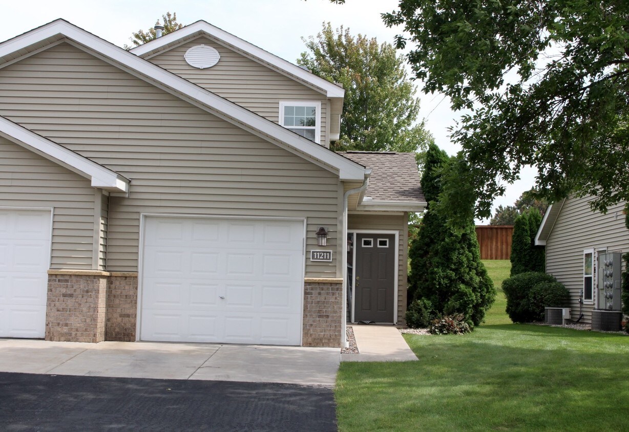 Cedar Pointe Townhomes MN