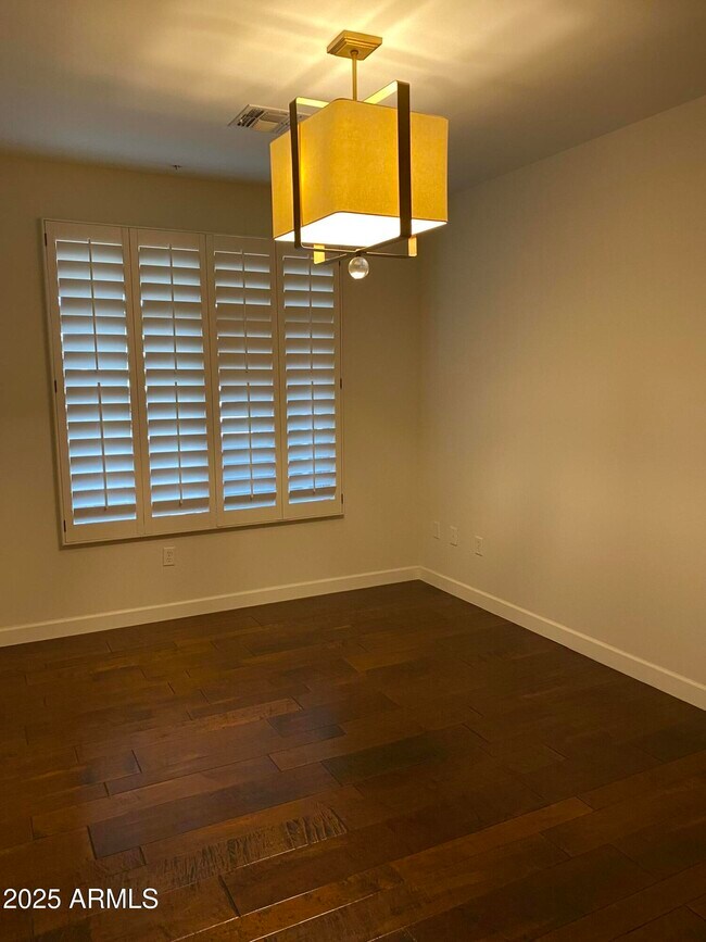 Foto del edificio - 4909 N Woodmere Fairway