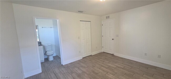 Foto del edificio - 910 SW 7th Ct