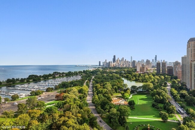 Foto del edificio - 330 W Diversey Pkwy