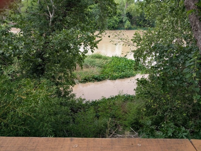 Foto del edificio - 18120 River Timber Dr