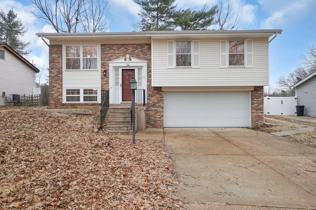 Primary Photo - Gorgeous 3-Bedroom Home in Prime Ballwin L...