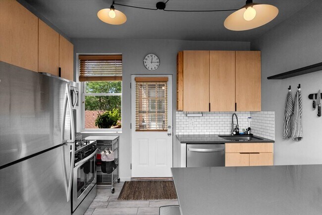 Foto del edificio - 4862 N Ashland Ave