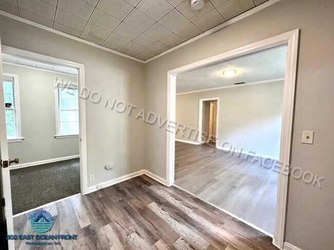 Foto del edificio - Huge 4 bedroom / 2 bathroom updated home n...