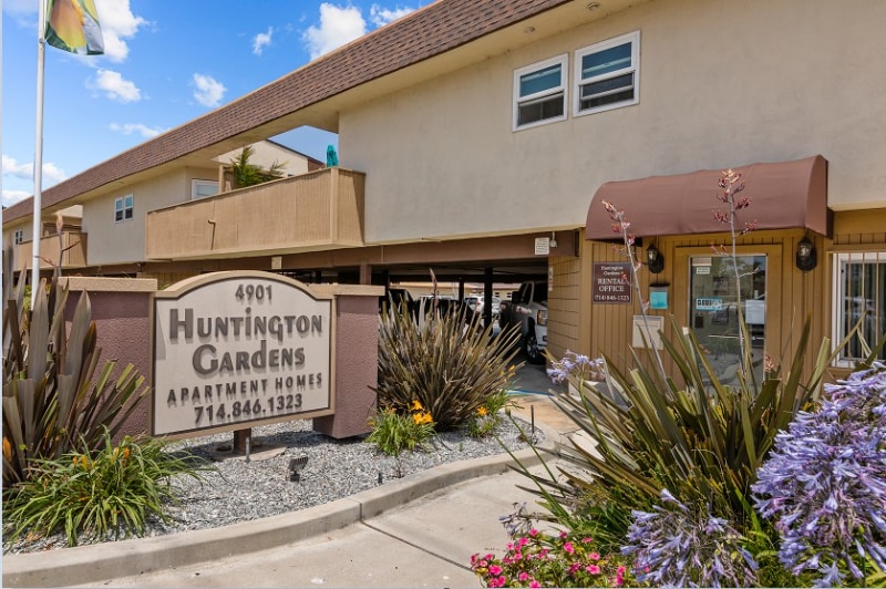 Photo - 4901 Heil Ave (Huntington Beach, CA)