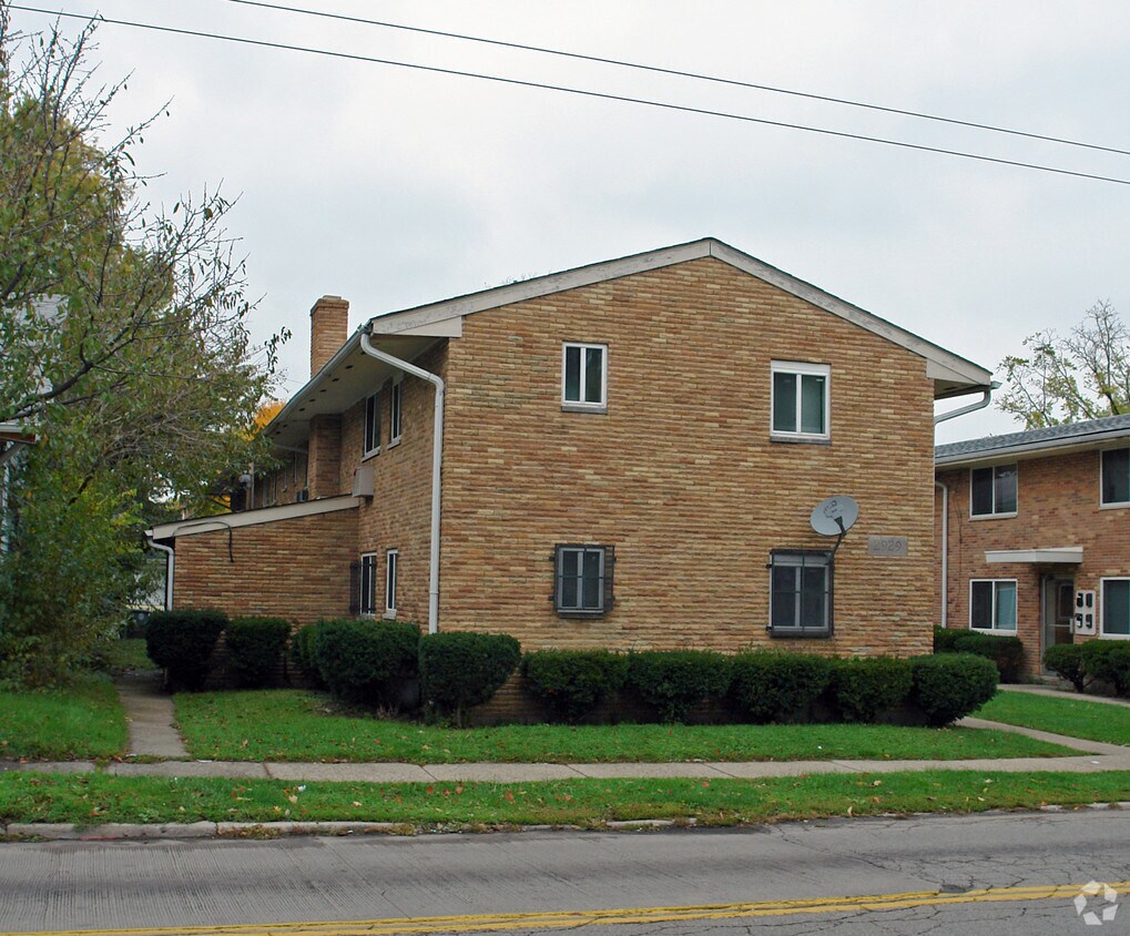 Building Photo - 2929 Hoover Ave