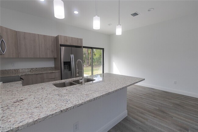 Foto del edificio - 8048 Sherwood Cir