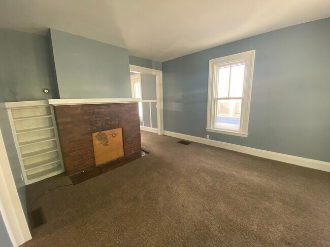 Foto del edificio - 418 Locust - 3 Bed/1 Bath House Near WMU/K...