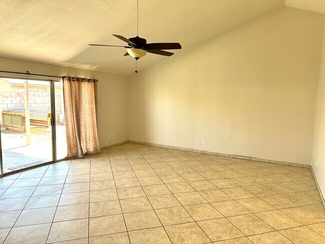 Foto del edificio - 4 Bedroom with pool in prime location