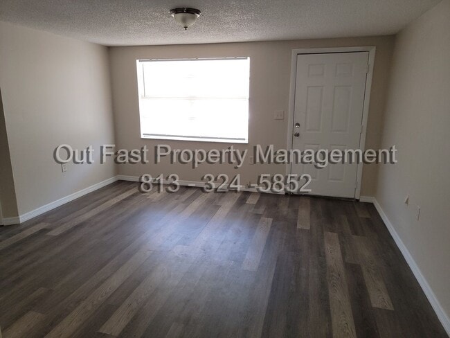 Building Photo - 8400 Sunnydale Dr