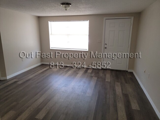 Foto del edificio - 8400 Sunnydale Dr