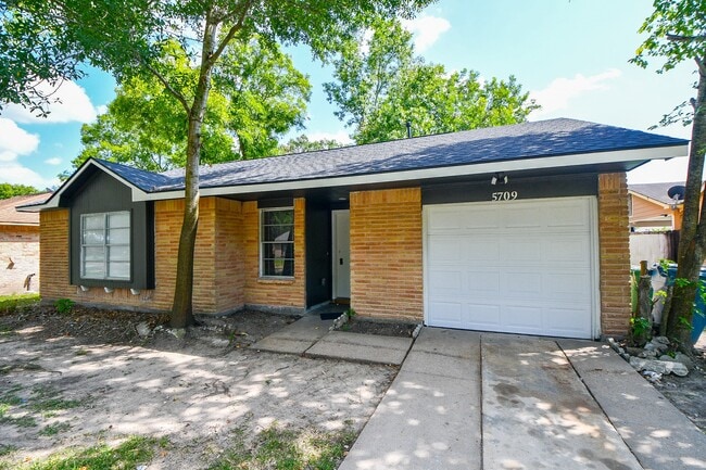 Building Photo - 5709 Arthington Ave
