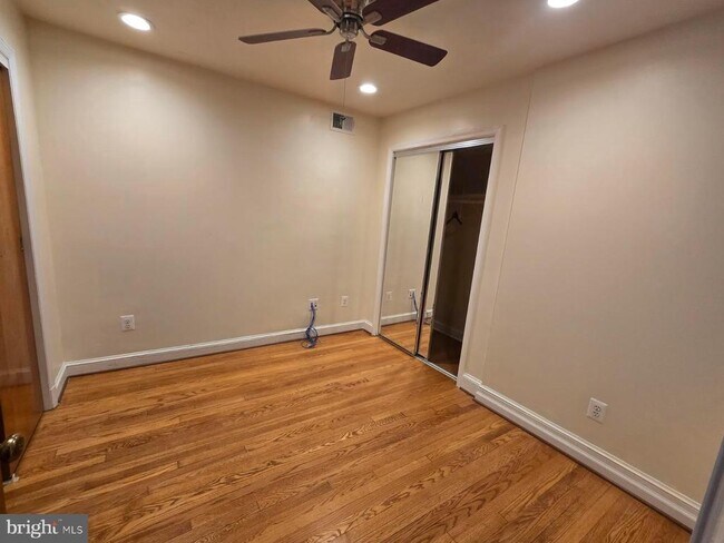 Foto del edificio - 7213 Adelphi Rd