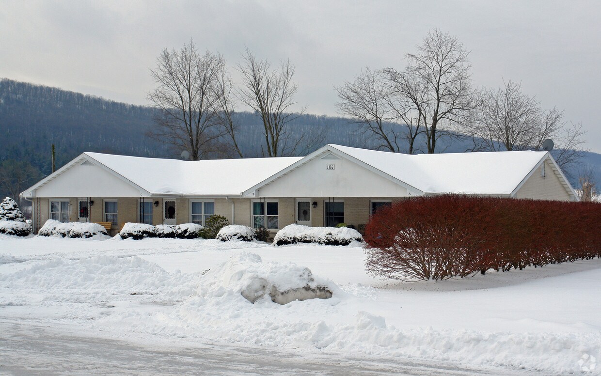 Primary Photo - 106 Leisure Ln