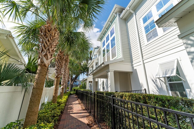 Photo - 115 E Concord St Townhome