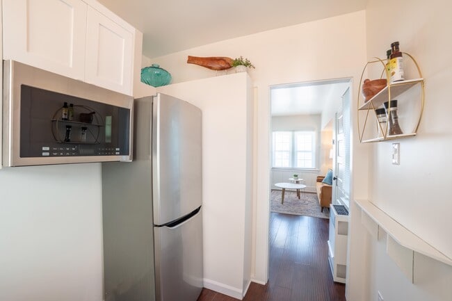 Building Photo - 2920 Manhattan Ave